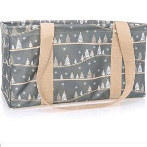 Thirty-one medium tote snowy slopes pattern